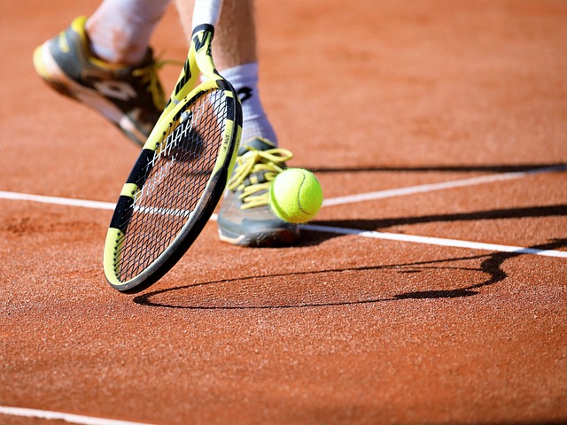 Jak poprawić precyzję swoich uderzeń forhendowych w tenisie