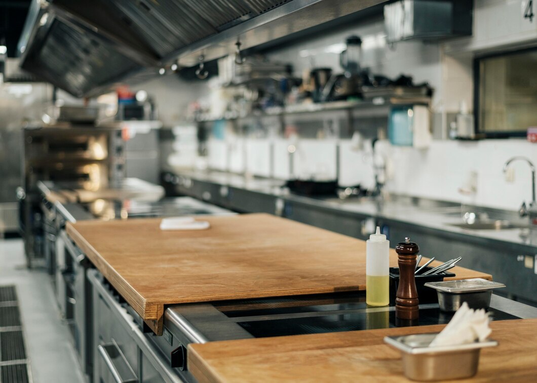 Jak wybrać idealne urządzenia do kuchni – poradnik dla restauratorów