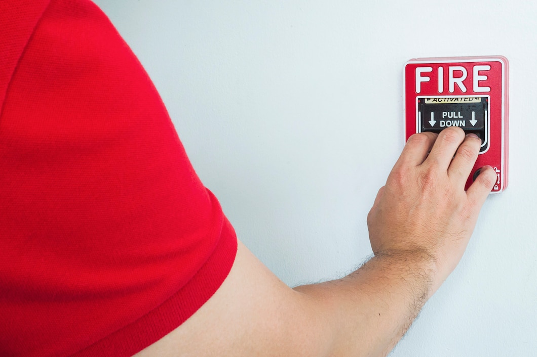 Jak prawidłowo zinterpretować i zastosować znaki przeciwpożarowe w przypadku wybuchu pożaru?