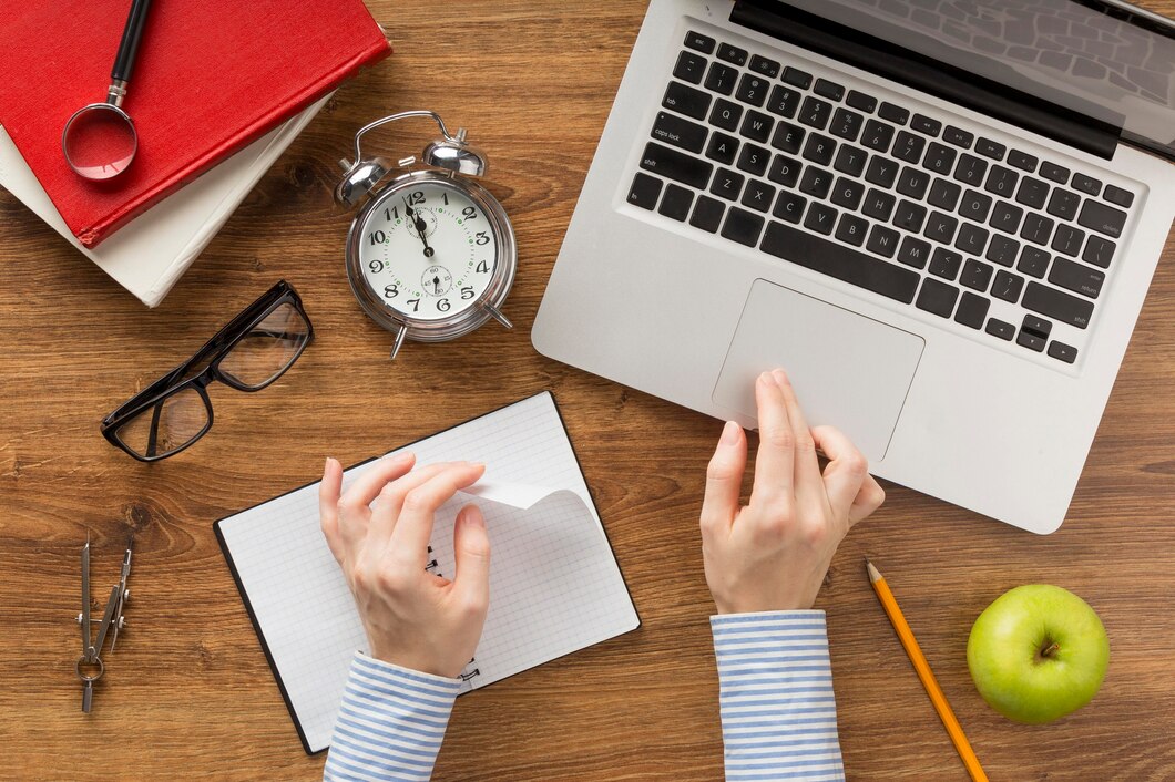 Jak skutecznie zorganizować swój czas podczas tworzenia pracy dyplomowej?