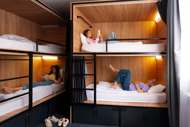 Jak skutecznie zaaranżować małe przestrzenie z wykorzystaniem łóżek piętrowych dla dzieci i młodzieży?