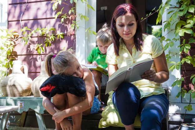 Jakie metody wspomagają skupienie uwagi u dzieci w wieku szkolnym?