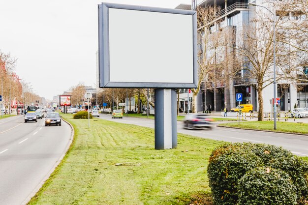 Jak skutecznie zwiększyć widoczność marki dzięki reklamie zewnętrznej w regionach dynamicznego rozwoju?